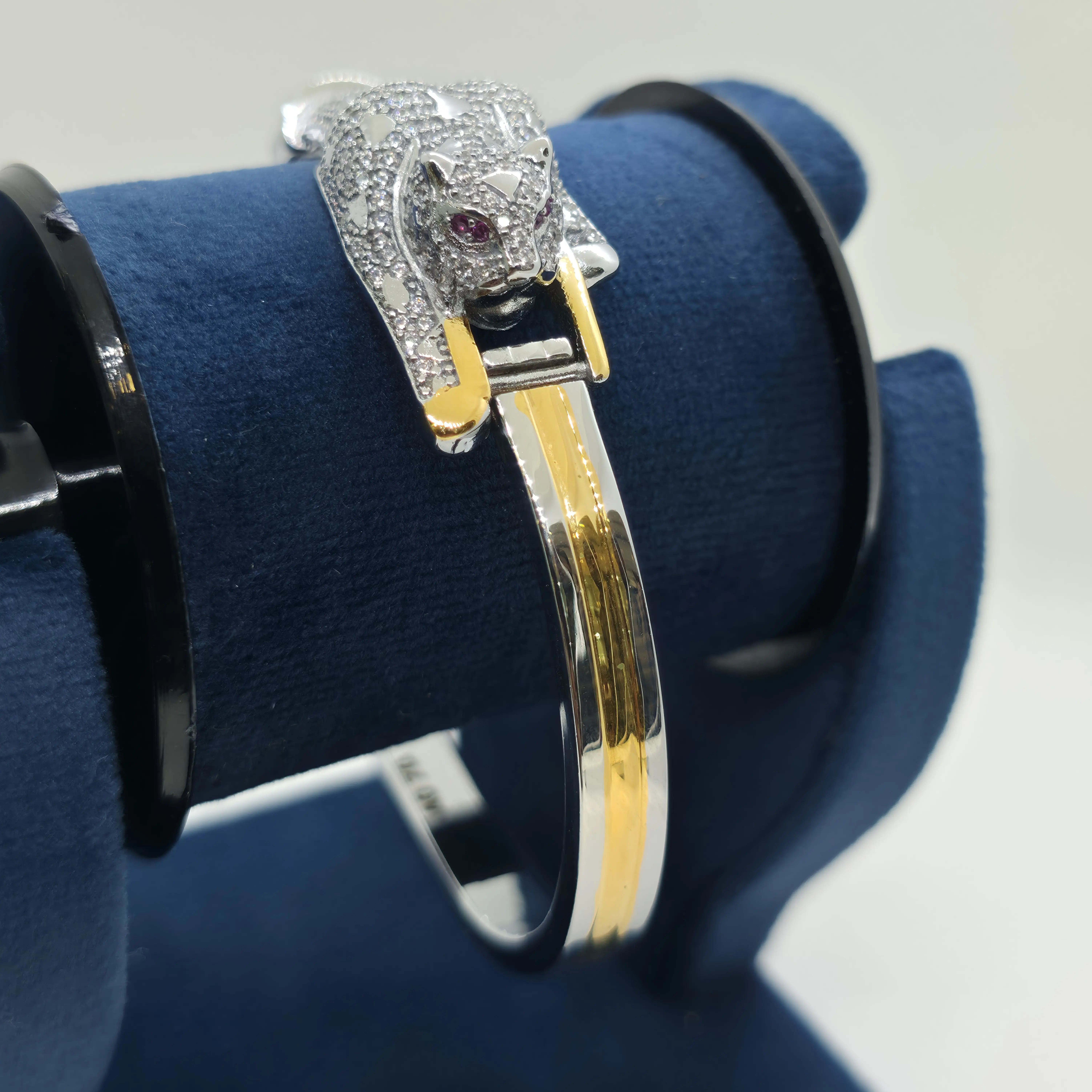 Gold Diamond Noa Bangle